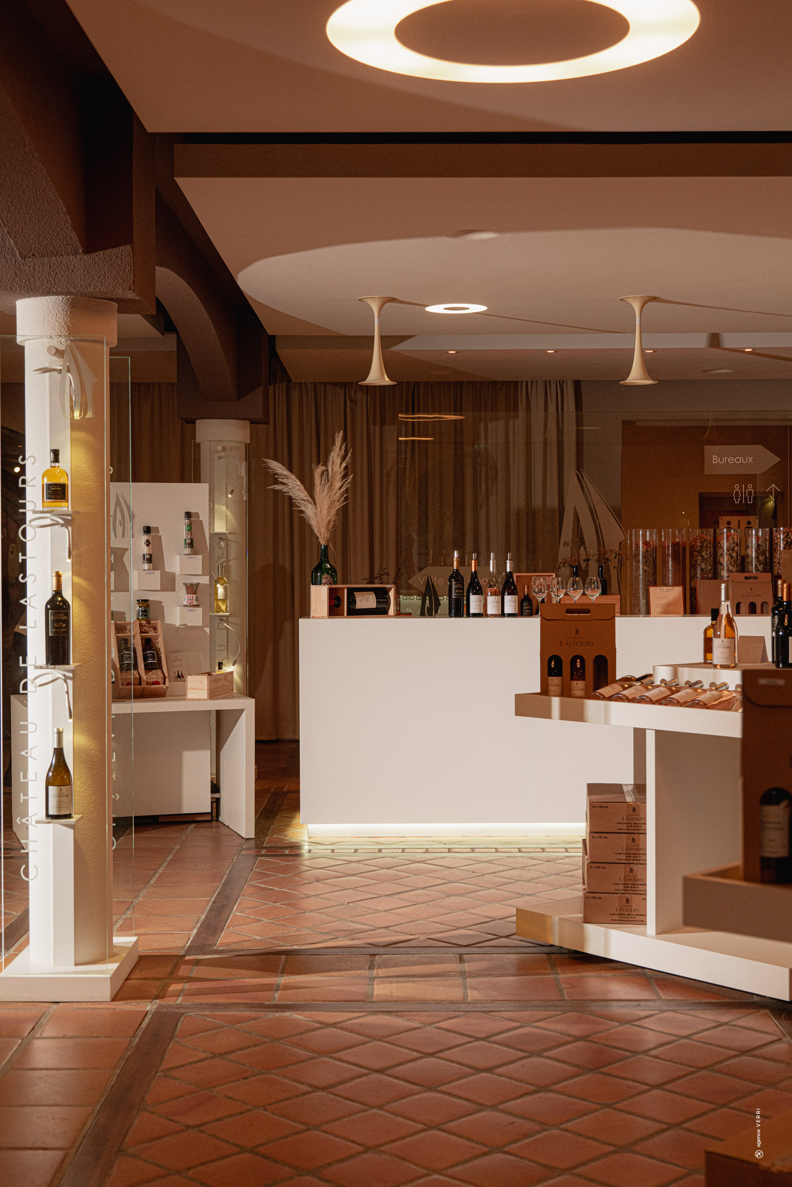 Découvrez le Château de Lastours, domaine viticole bio en Languedoc, réputé pour ses vins AOP Corbières. Vivez des expériences œnotouristiques uniques : dégustations de vins bio, visites du vignoble et séjours en hébergement de charme. Savourez la cuisine locale au restaurant La Bergerie et plongez dans l'authenticité du terroir des Corbières.