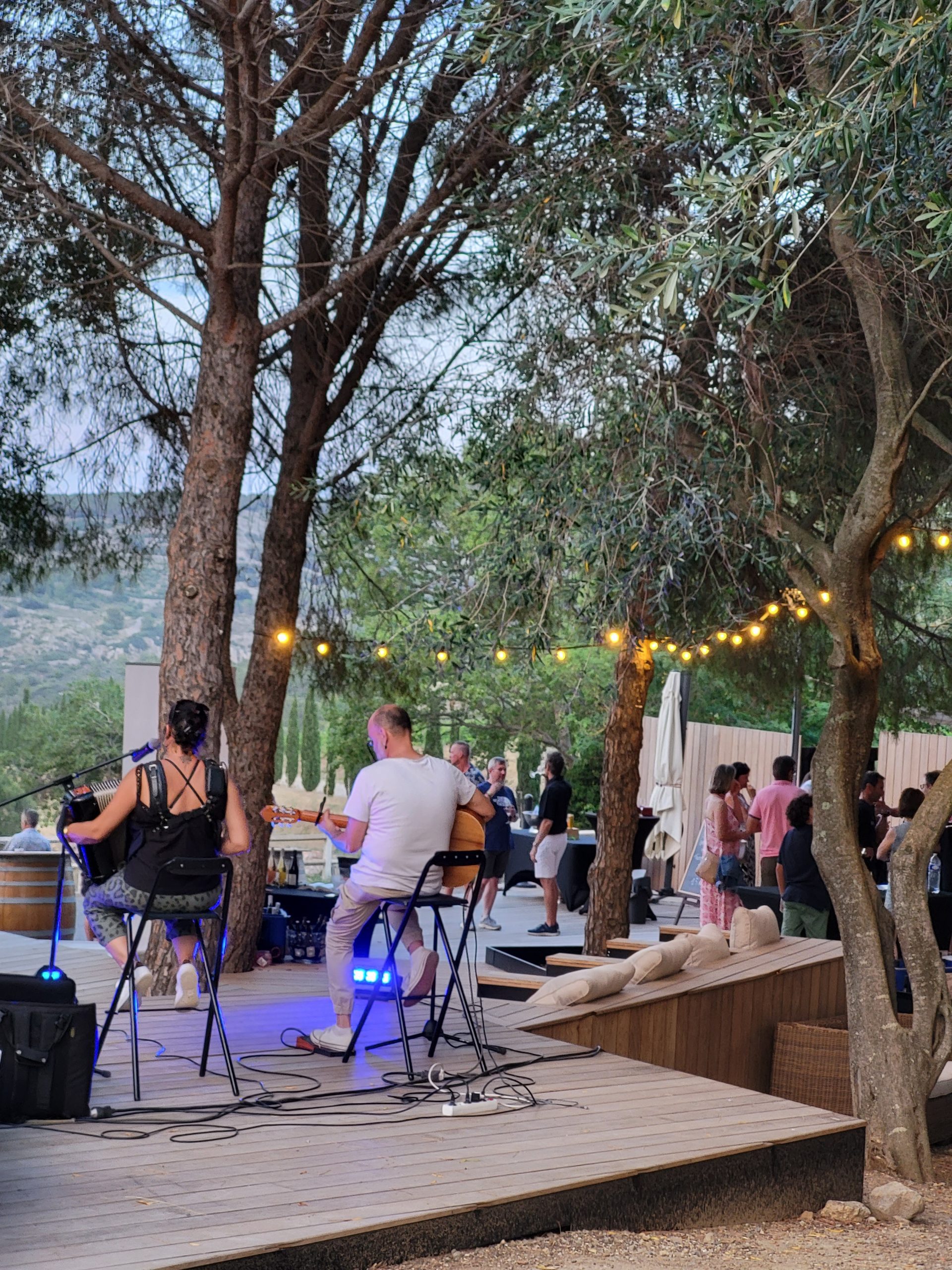 Découvrez le Château de Lastours, domaine viticole bio en Languedoc, réputé pour ses vins AOP Corbières. Vivez des expériences œnotouristiques uniques : dégustations de vins bio, visites du vignoble et séjours en hébergement de charme. Savourez la cuisine locale au restaurant La Bergerie et plongez dans l'authenticité du terroir des Corbières.