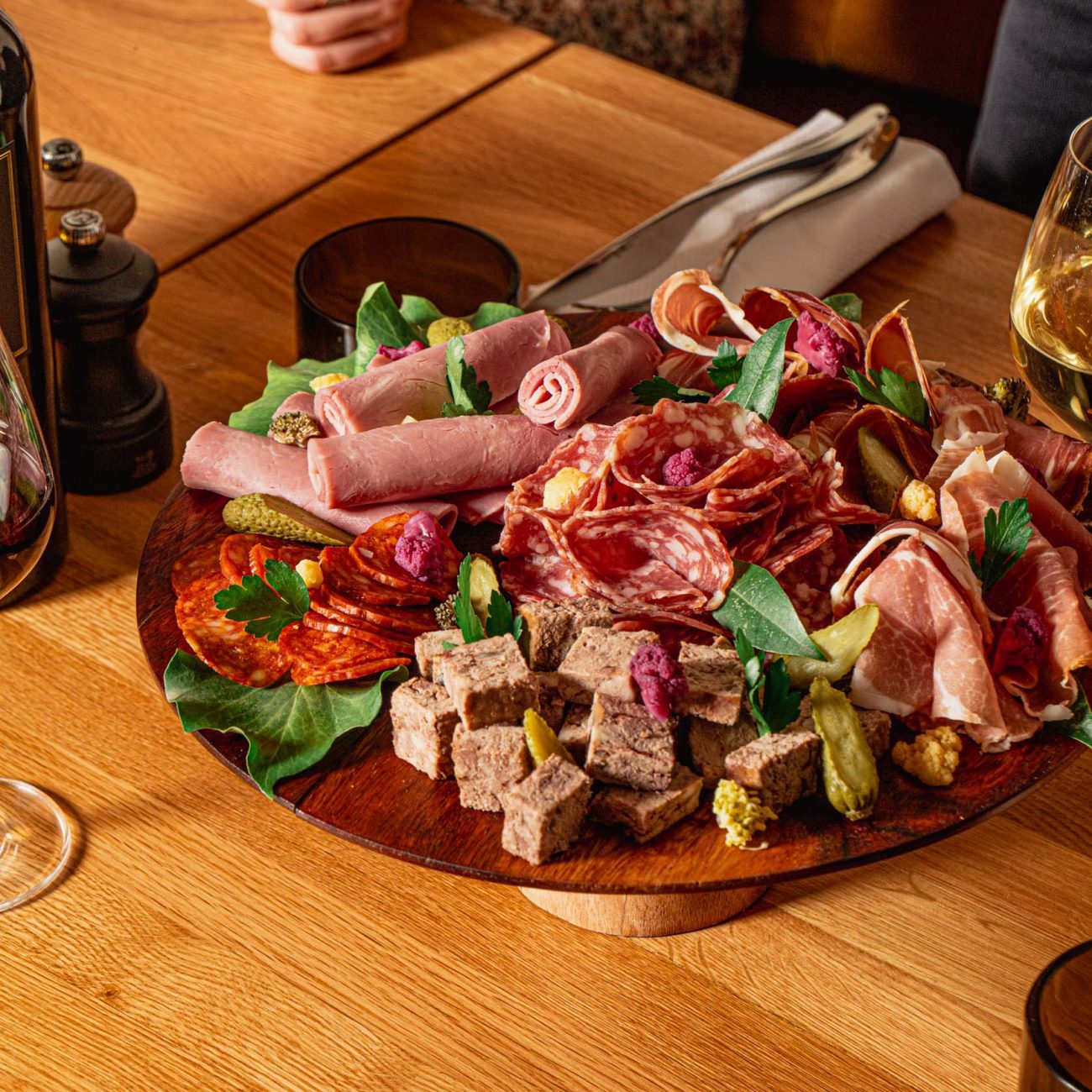 Plateau de charcuteries artisanales au Château de Lastours