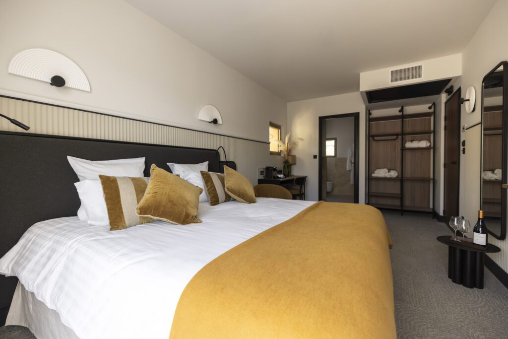 CHATEAU DE LASTOURS chambre Suite côté hotel 4 étoiles