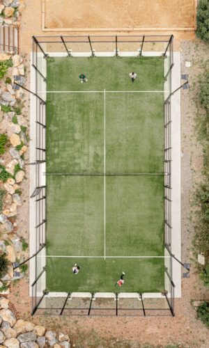 Terrain de padel extérieur en languedoc
